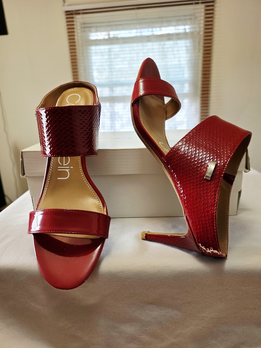 Calvin Klein Lorinda Sandal In Red Multi Size 9M - Picture 3 of 12